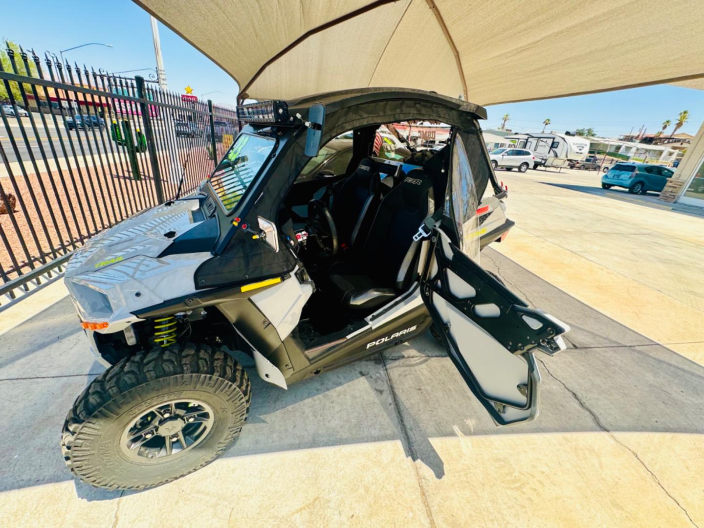 2023 grey Polaris RZR Trail Ultimate (3NSA5K879PH) , located at 2190 Hwy 95, Bullhead City, AZ, 86442, (928) 704-0060, 0.000000, 0.000000 - On consignment. This super clean 2023 Polaris RZR trailride ultimate. Only 689 miles.RIDE COMMAND® 7” Glove-Touch Display: Built-In GPS, Group ride (cell and non-cell communications), Topographic Mapping, Bluetooth & USB Smartphone Connectivity, AM/FM & Weather Radio Capable, In-Vehicle Communica - Photo#20